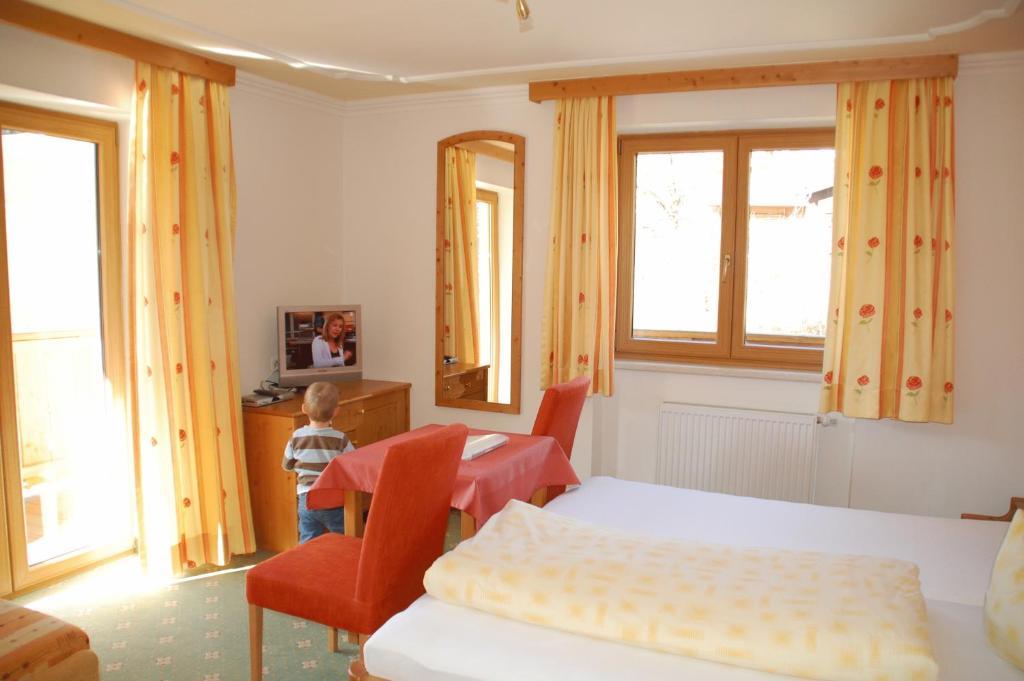 Pension Ederhof ヨッホベルク 部屋 写真
